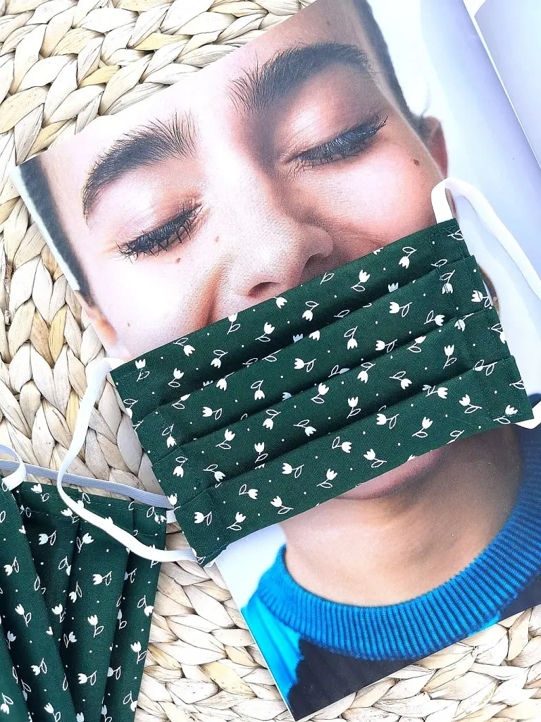 Zöld maszk tulipánokkal - 100% pamut