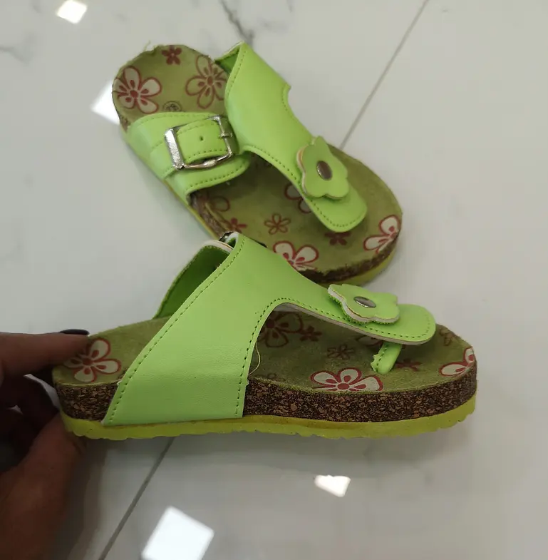 Lányos papucs virágokkal - next