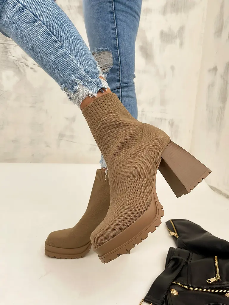 Női zoknicsizma MAEDOW