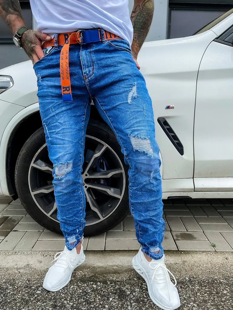 Stílusos férfi farmernadrág övvel