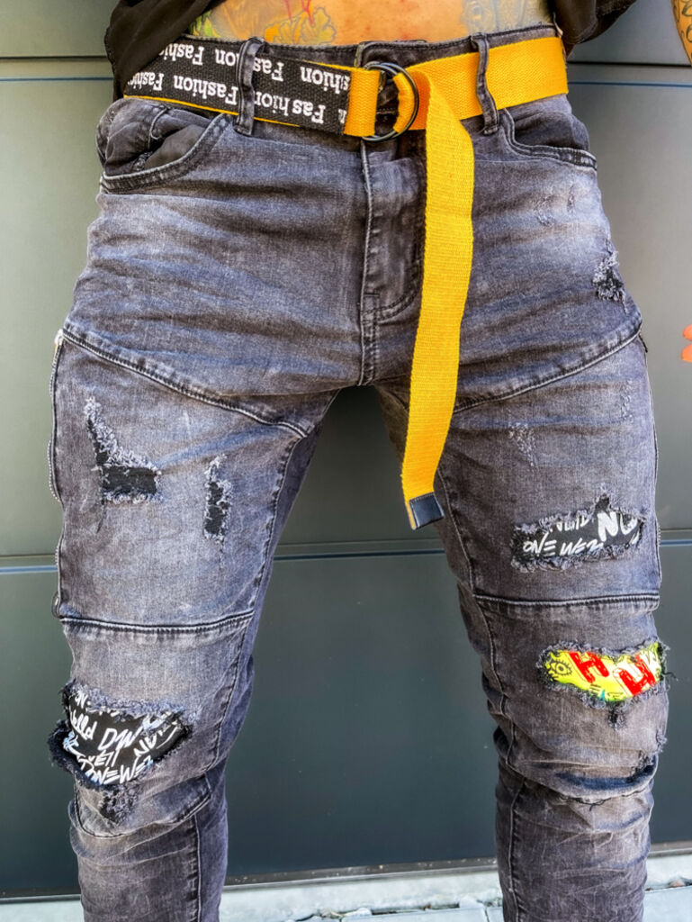 Stílusos férfi farmernadrág övvel - next