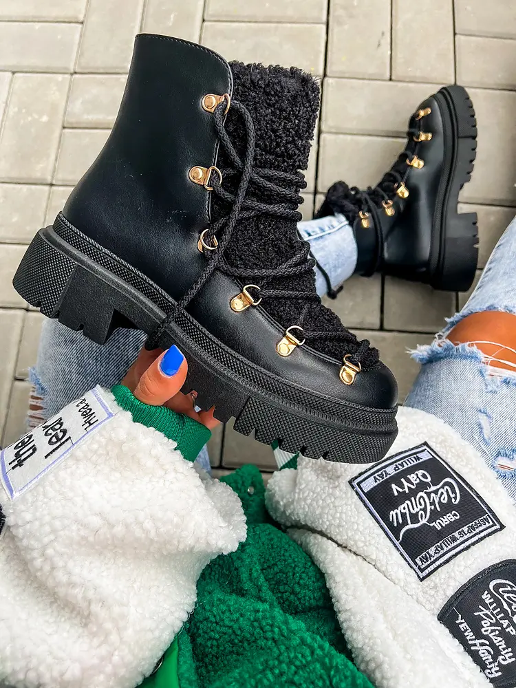 Bélelt cipő RAZIELA