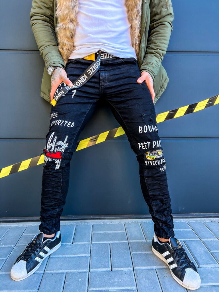 Stílusos férfi farmernadrág övvel - next