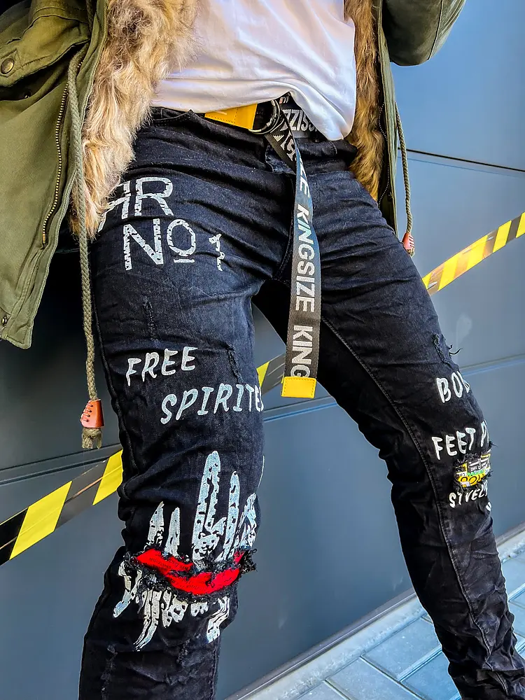 Stílusos férfi farmernadrág övvel