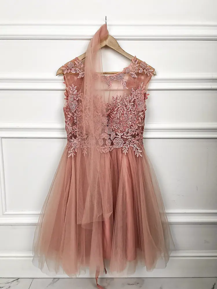 Rózsaszín alkalmi ruha ROWIA