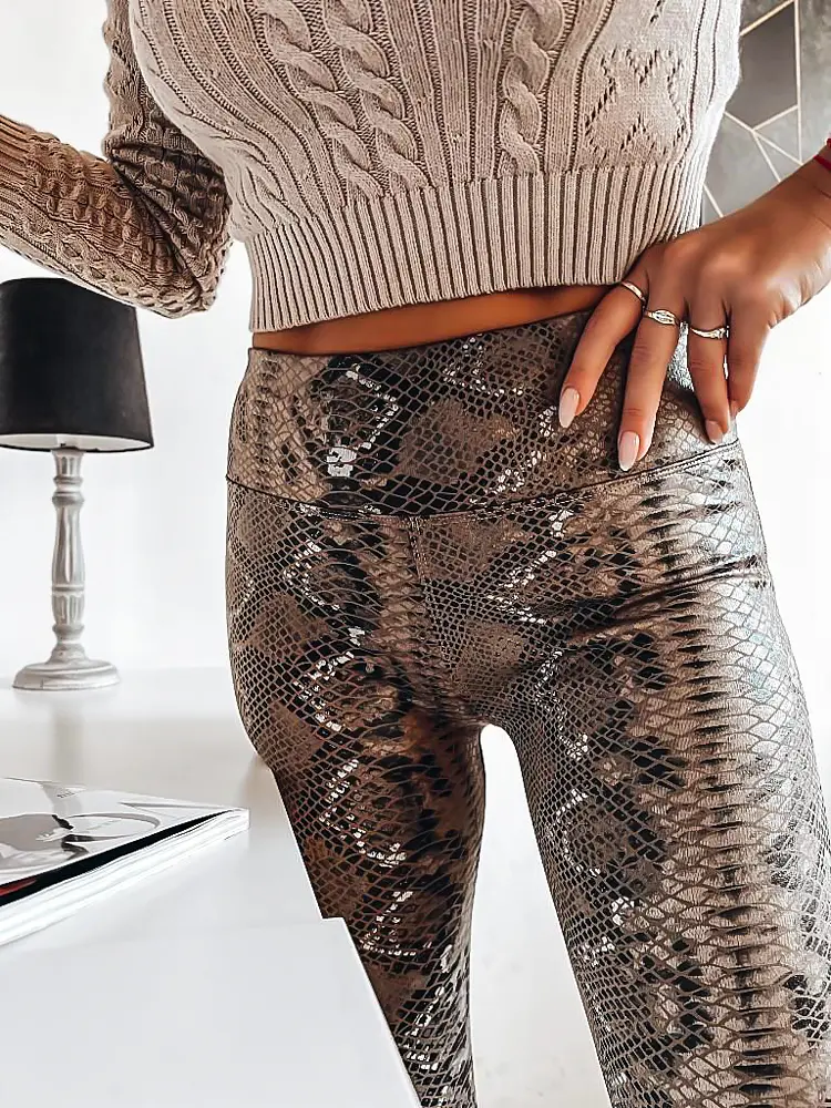 Kígyómintás bélelt műbőr leggings  - next