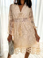 Elegáns bézs csipke ruha NAKIYA