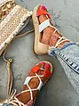 Színes fűzős platform szandál LUXANNA
