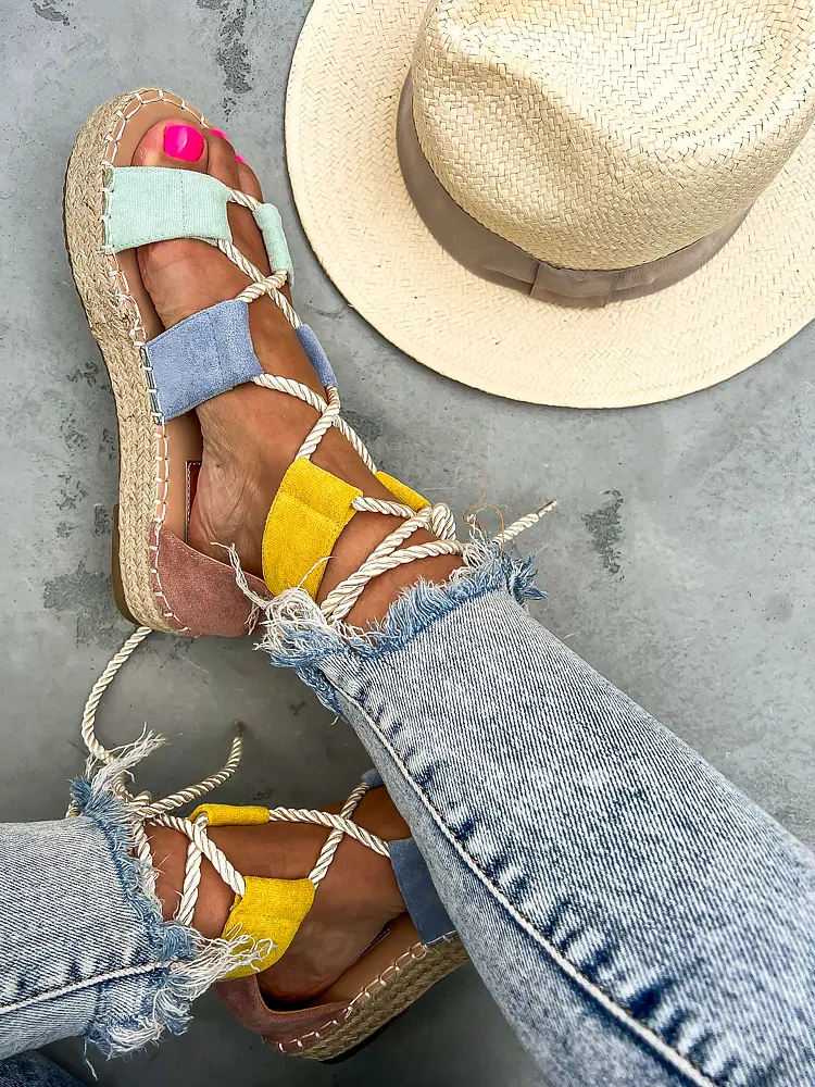 Színes fűzős platform szandál LUXANNA