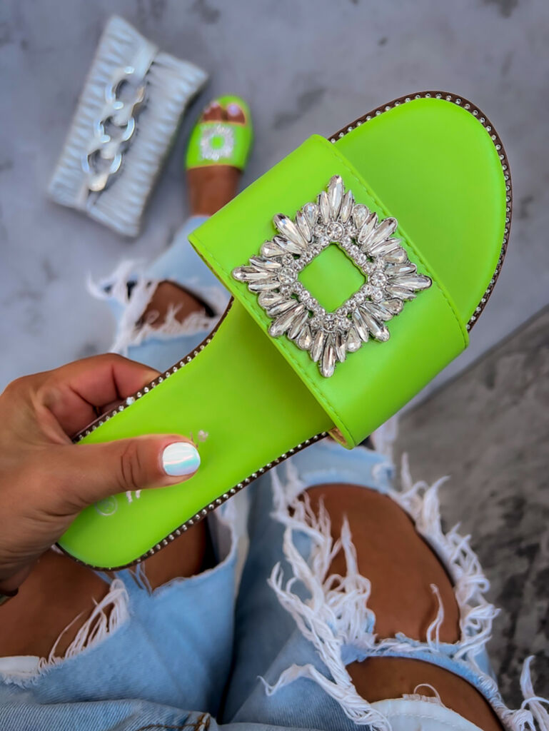 Papucs ezüst színű dísszel JORDIS