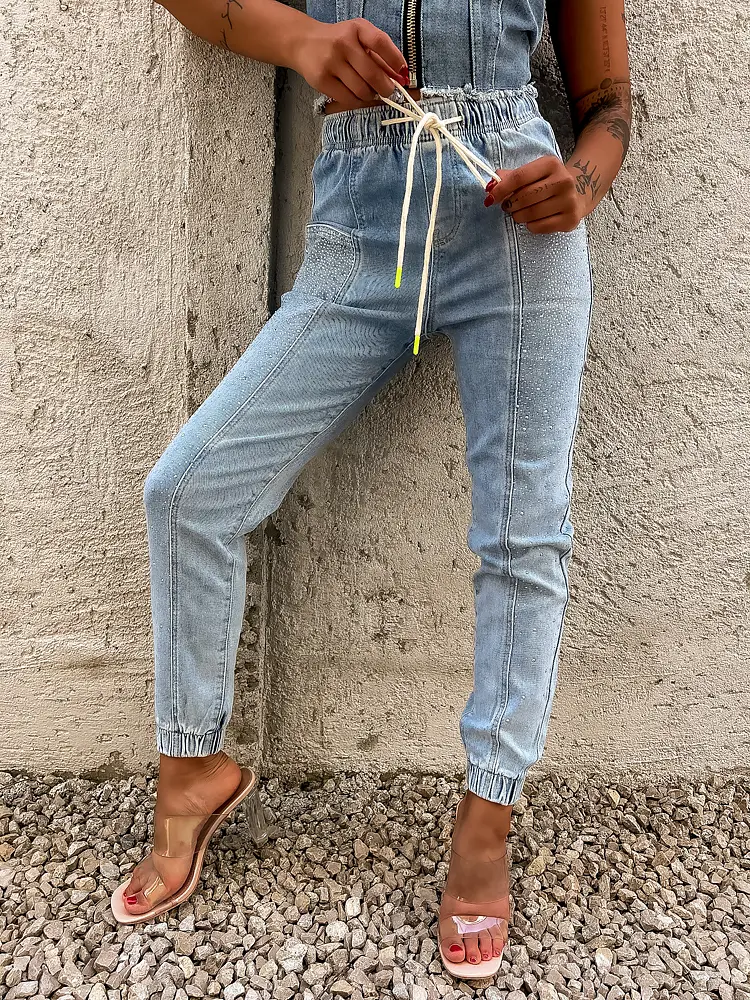 Kövekkel díszített gumis derekú farmer