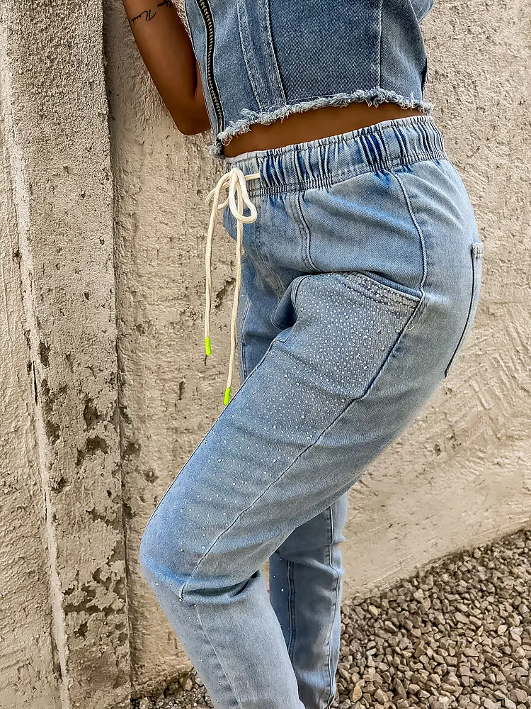 Kövekkel díszített gumis derekú farmer - next