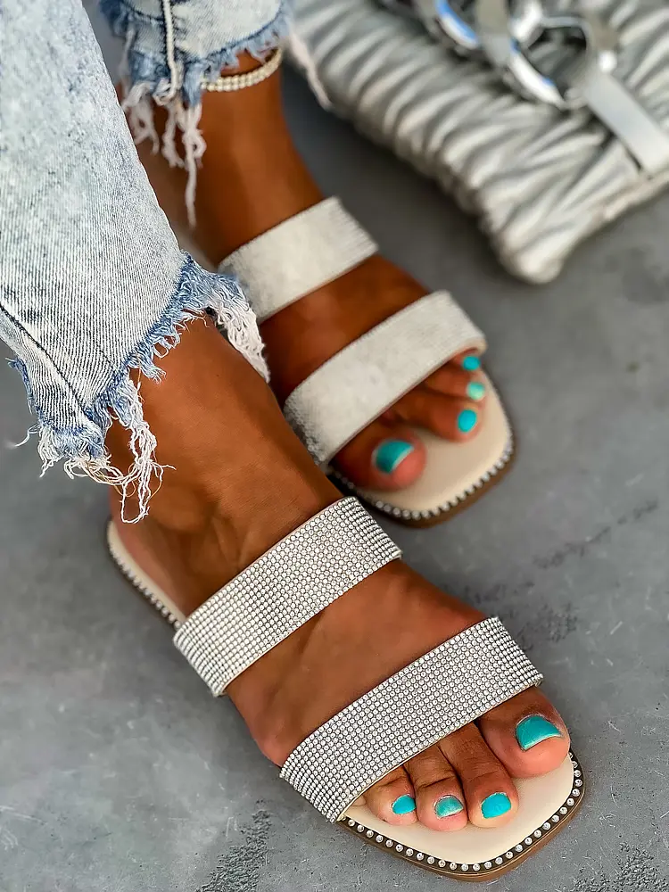 Kövekkel díszített papucs ONELLA