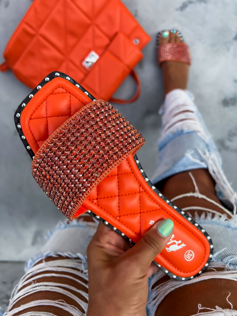 Kövekkel díszített papucs ADALYNN