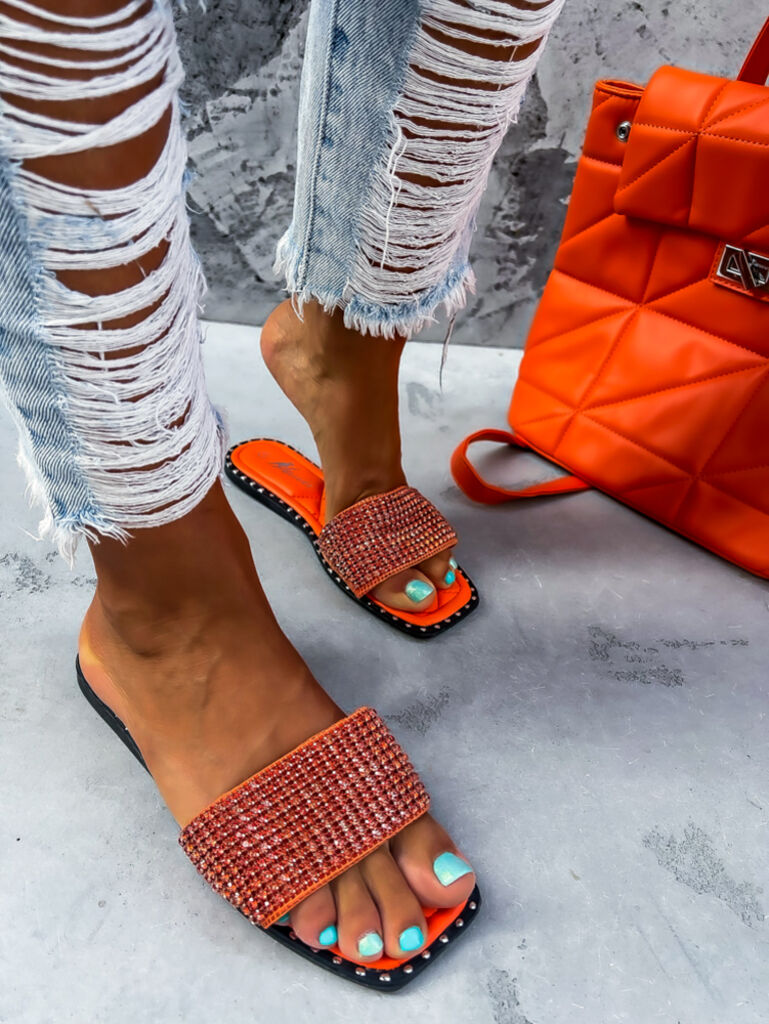 Kövekkel díszített papucs ADALYNN - next