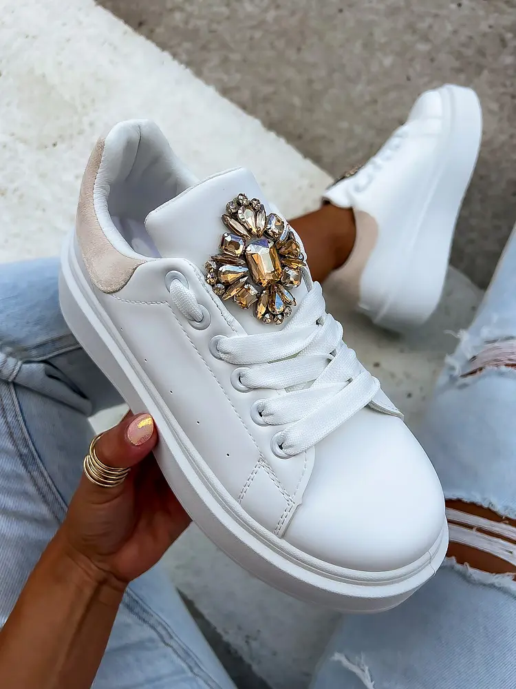 Kövekkel díszített sportcipő MARGY