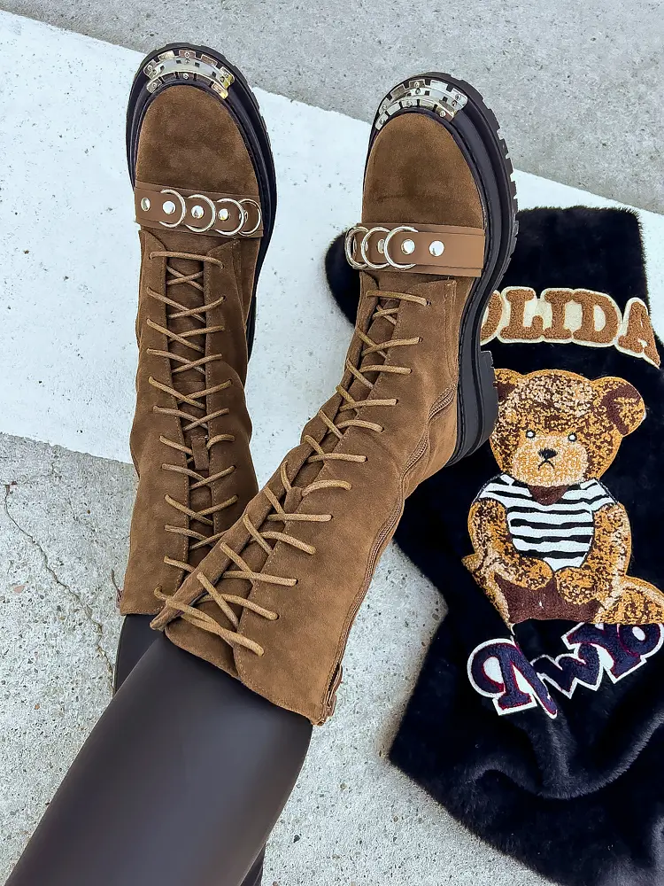 Magasszárú fűzős csizma MORGANNE