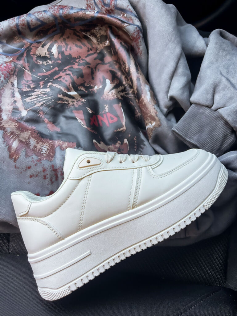 Vajszínű platformos sportcipő LANEY