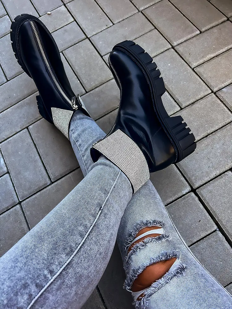 Kövekkel díszített bokacsizma VALERY