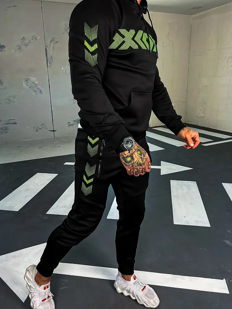 Kapucnis férfi sportegyüttes - next