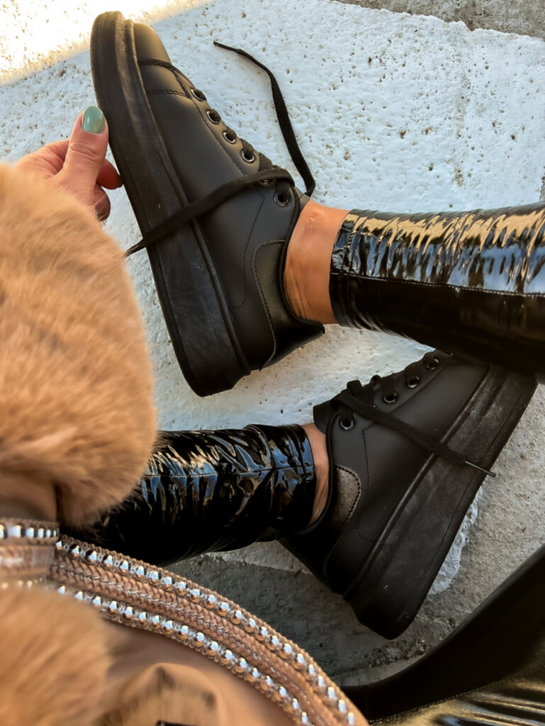 Fekete platformos sportcipő CORINA