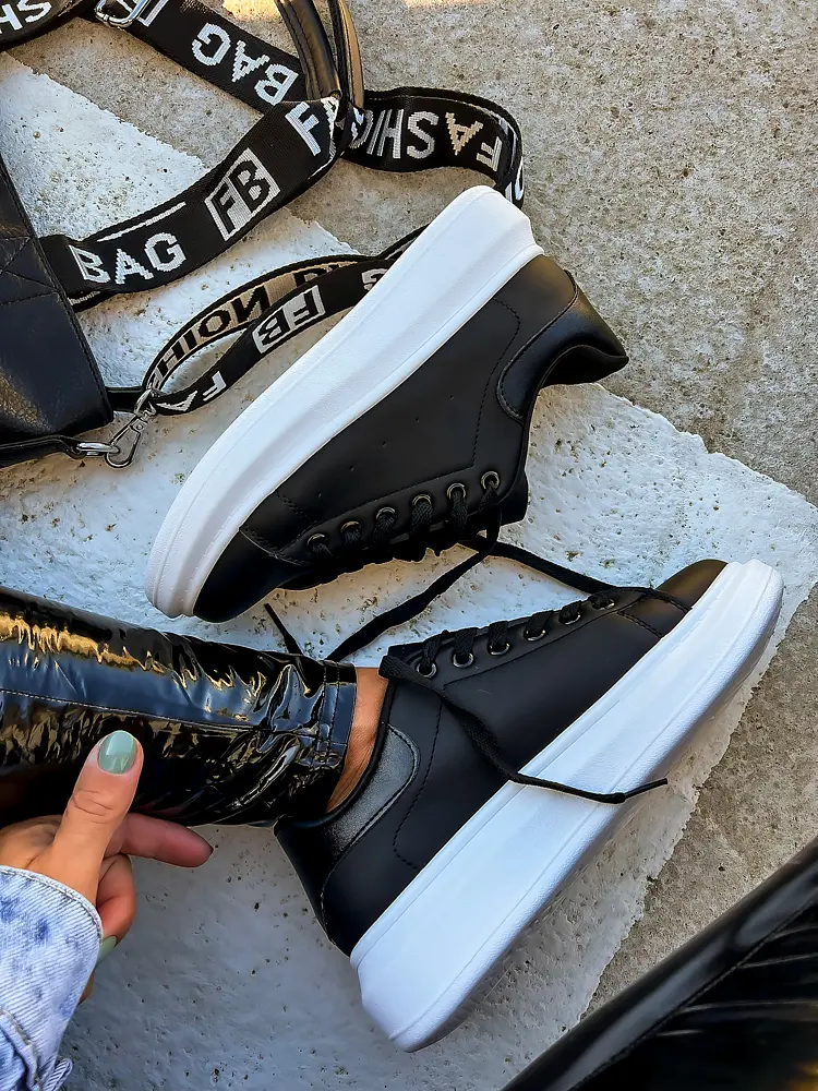 Fekete-fehér platformos sportcipő CORINA