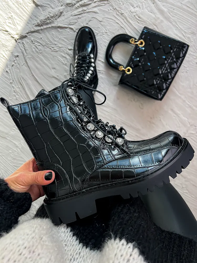 Fűzős bokacsizma CARMELY - next