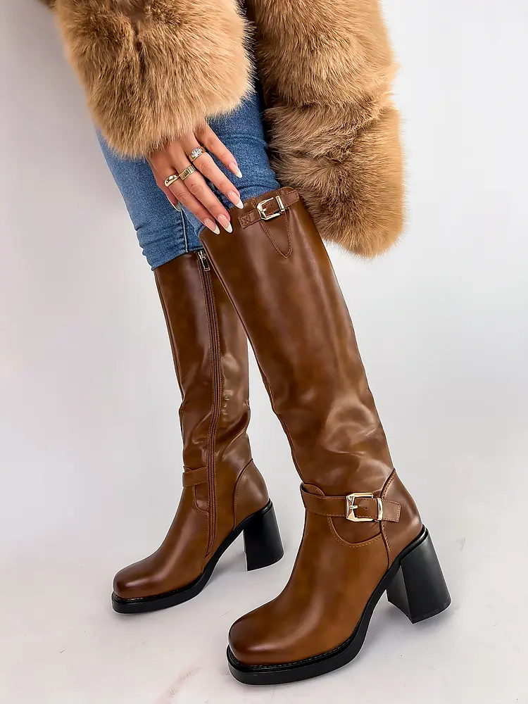 Barna magasszárú csizma DOLLYN