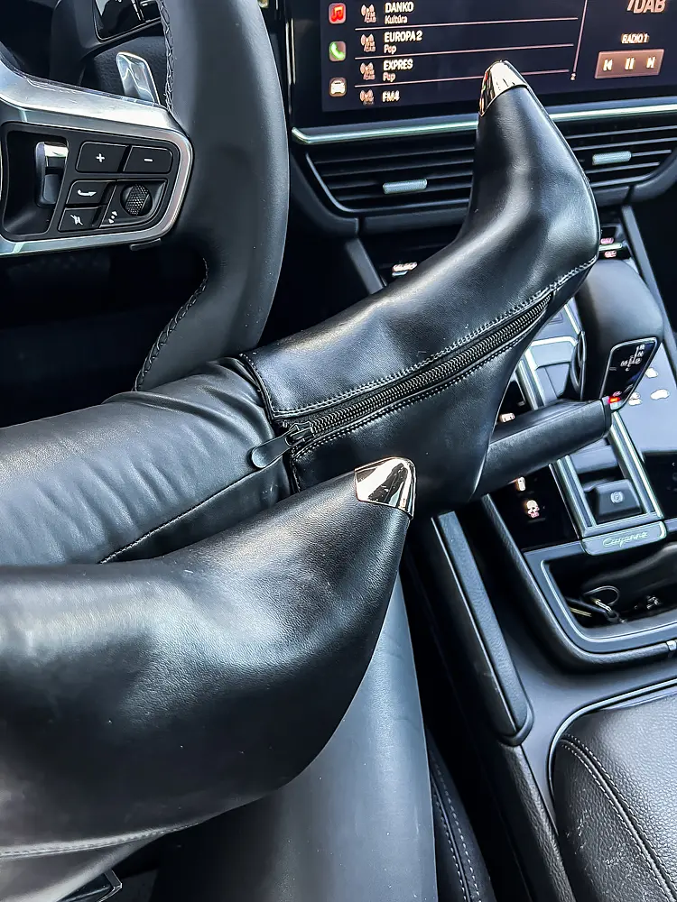 Fekete bokacsizma CHARMAINE - next