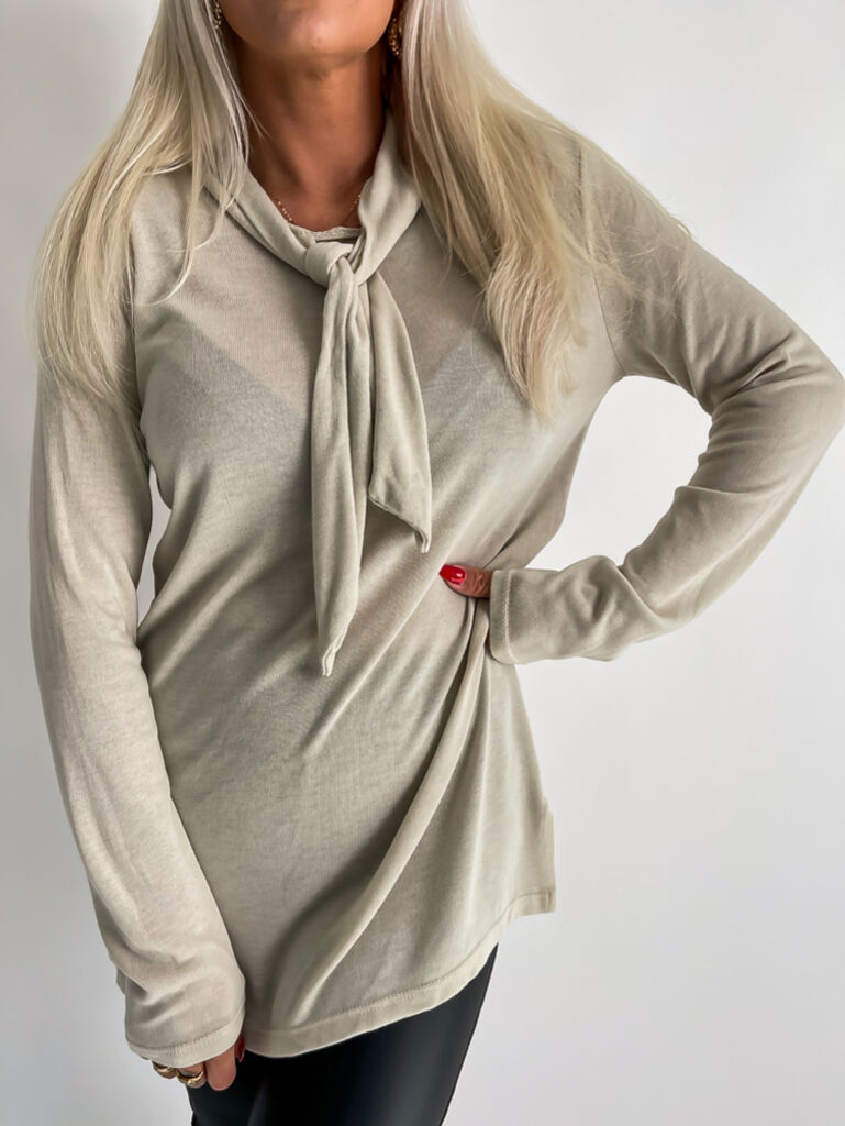 Elegáns hosszúujjú felső CREAMY