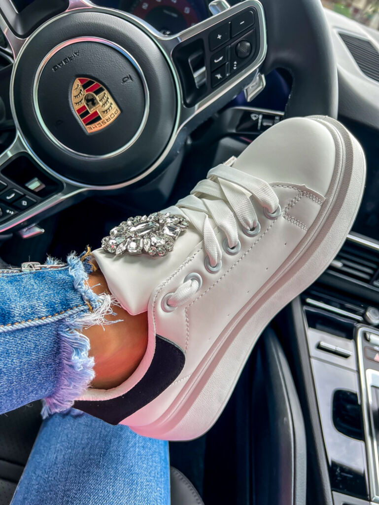 Kövekkel díszített sportcipő MARGY - next