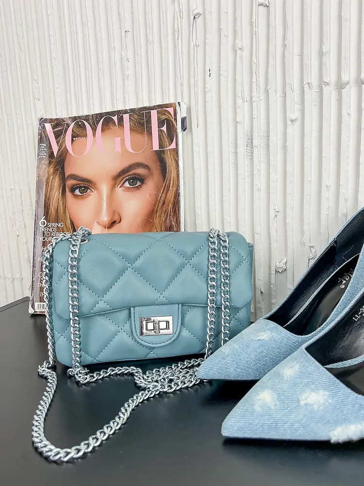 Női táska ezüst színű lánccal CELESTIA - next