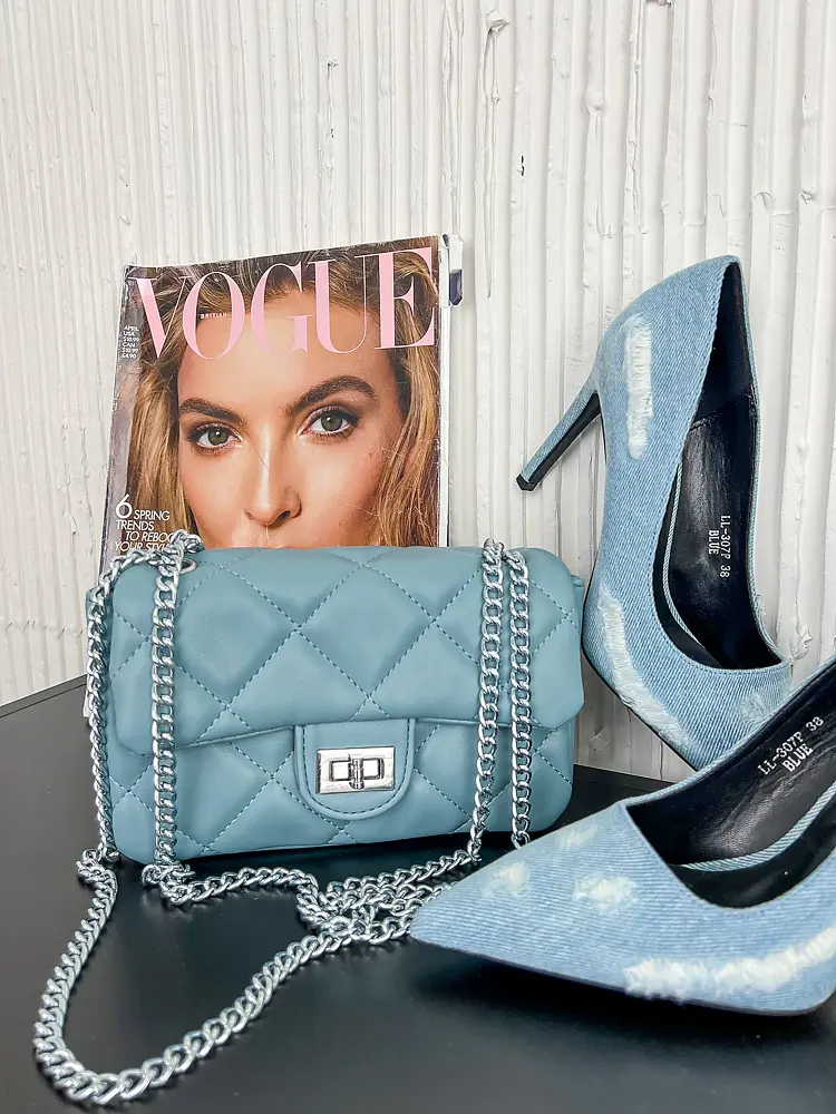 Női táska ezüst színű lánccal CELESTIA