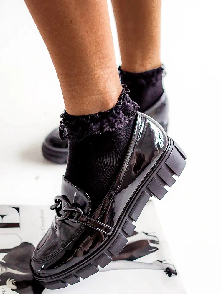 Női zokni csipkével MARA