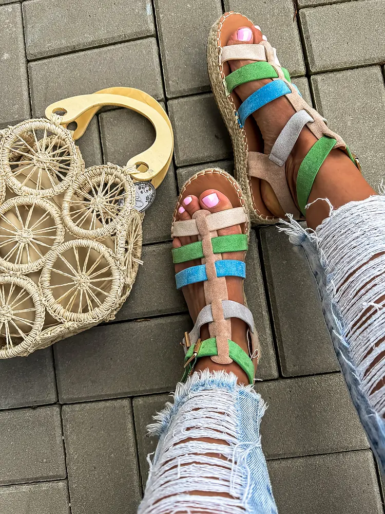 Színes női szandál VENICE - next