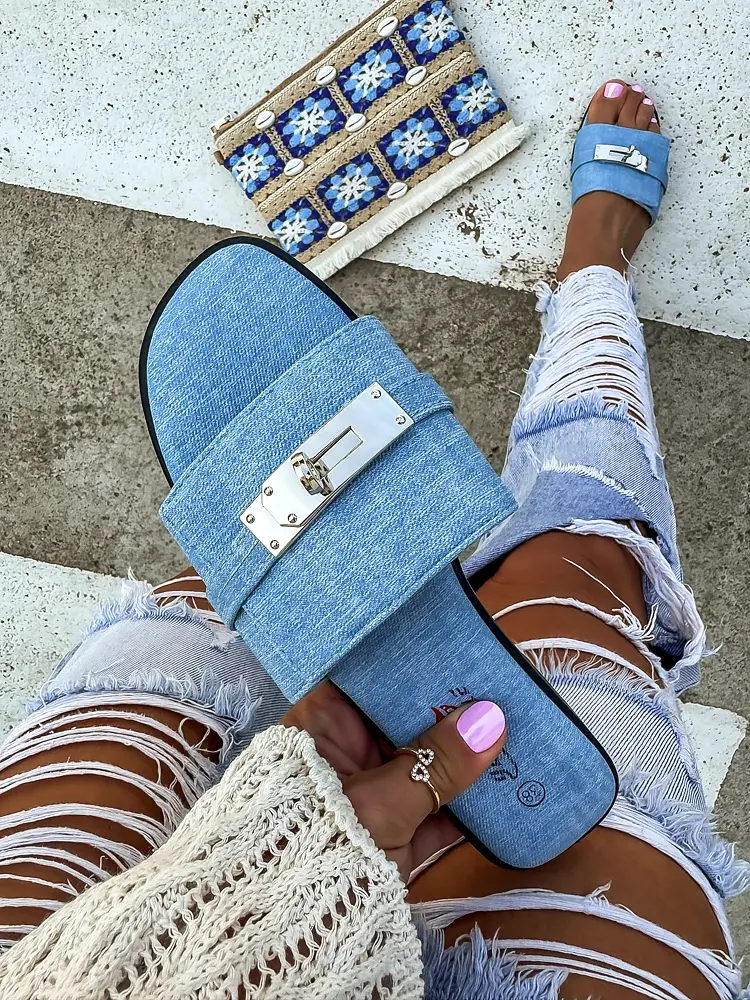 Női papucs ezüst színű dísszel ROMILLA