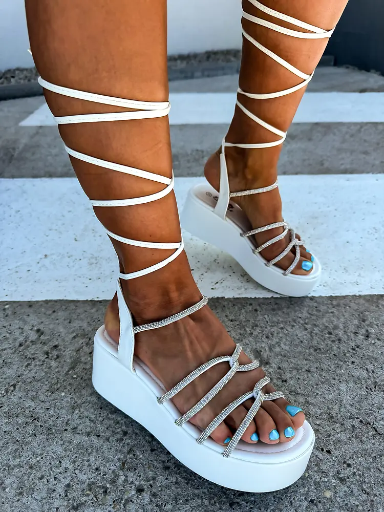 Felkötős platformos szandál JETTA