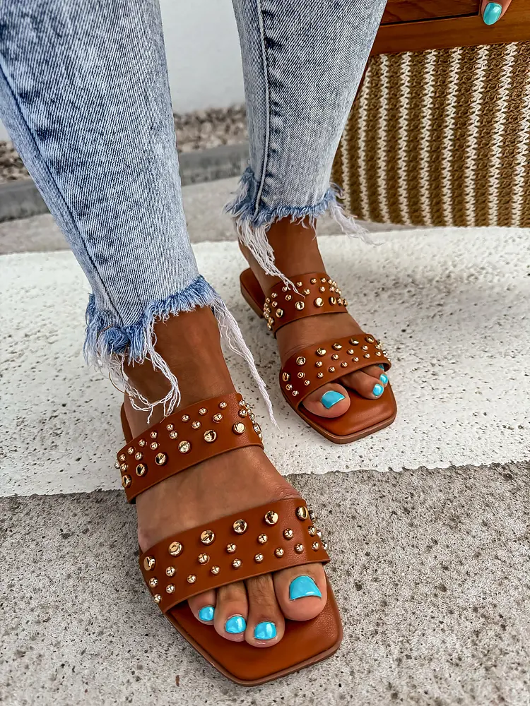 Arany nittekkel díszített papucs ODETT