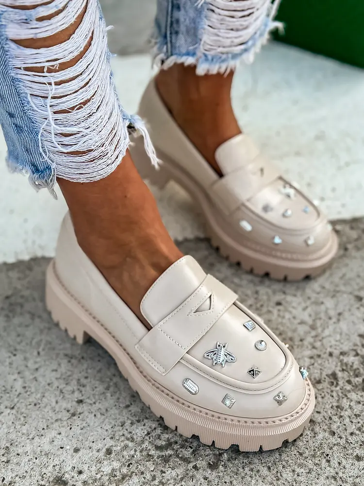 Bézs mokaszín ezüst színű dísszel AUBREY