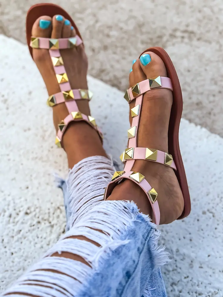 Szandál arany színű díszekkel JAYNA - next