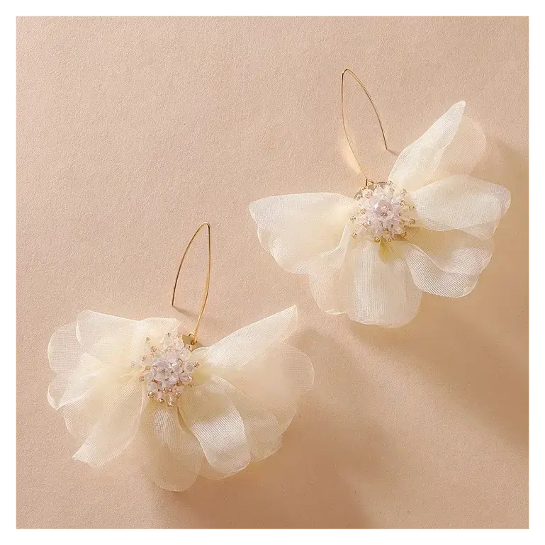 Fehér fülbevaló - next