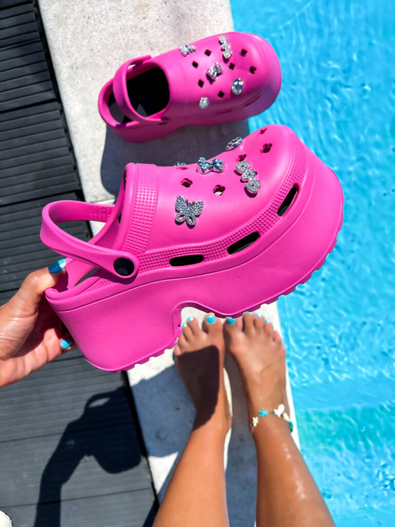 Gumis papucs ezüst színű díszekkel NEYA