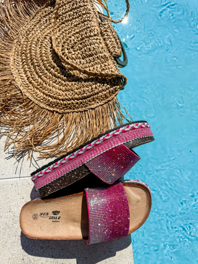 Kövecskékkel díszített papucs KAROLINE - next