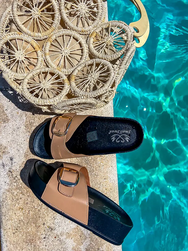 Platformos papucs arany színű dísszel EASTON - next