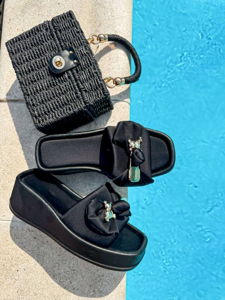 Platformos papucs arany színű dísszel ELLIS - next