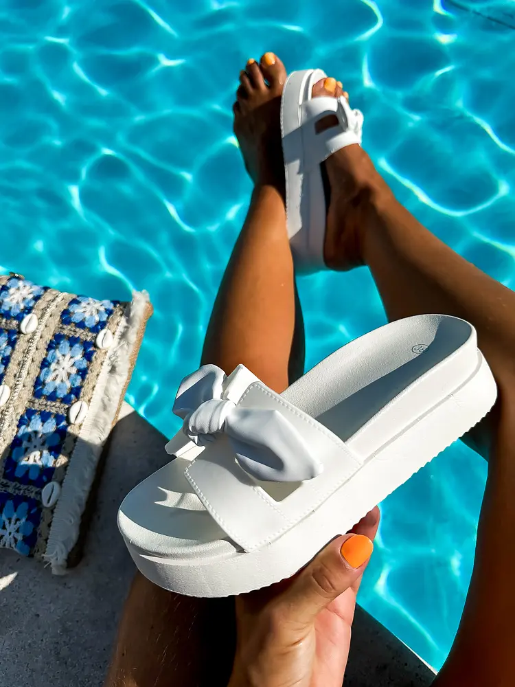 Platformos fehér papucs MERRINA