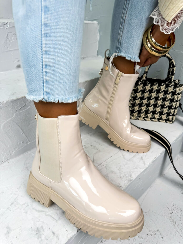 Lakkozott bokacsizma WILSON - next