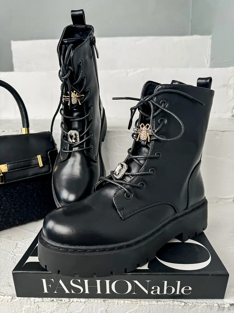 Fűzős bokacsizma VANESSA - next