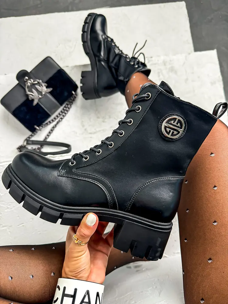 Fűzős bokacsizma ALICENT+