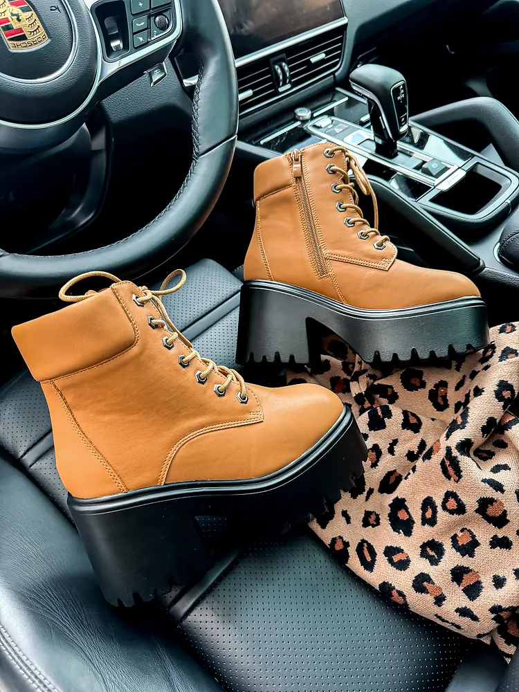 Fűzős bokacsizma KAMALA - next